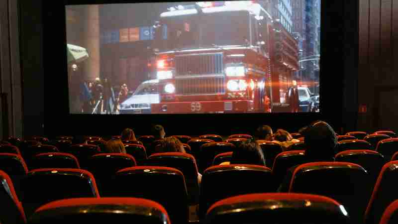 People seated in a cinema watching a movie on a large screen., tags: filmbranche 250 mio. € - pexel